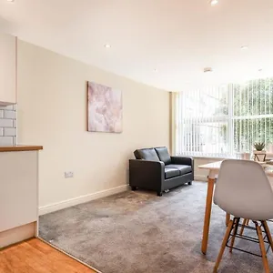 Bright 1 Bedroom Budget Flat In Apartment