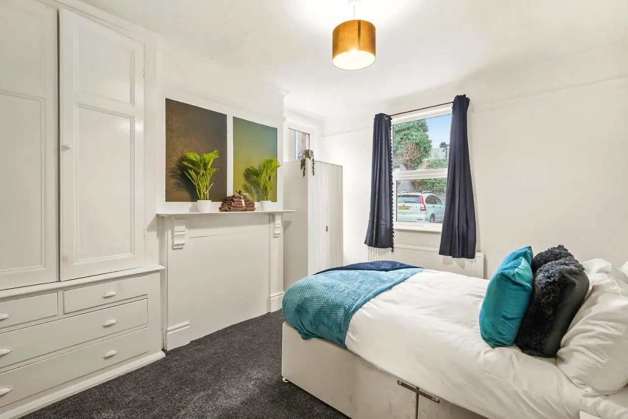 Lovely 4 Bed House In Yorkshire - Football Table Pontefract 0*,  United Kingdom